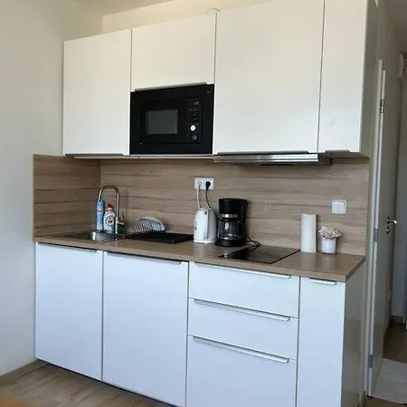Comfy Studio In 5 Apartment